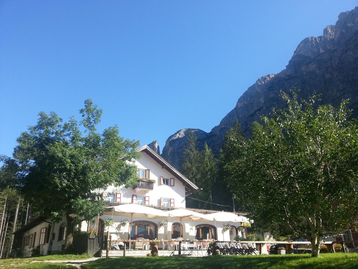 Hotel Fiames Cortina d'Ampezzo Exterior photo