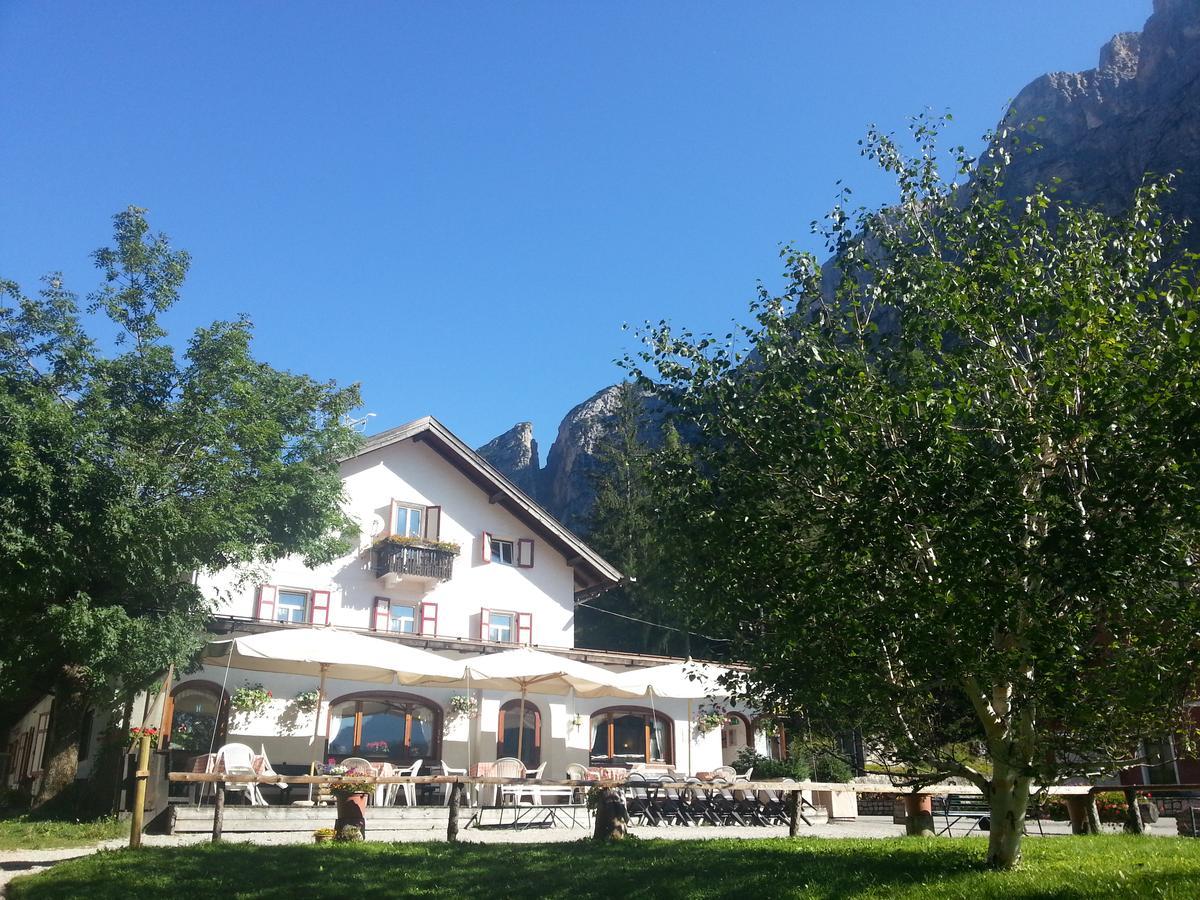 Hotel Fiames Cortina d'Ampezzo Exterior photo