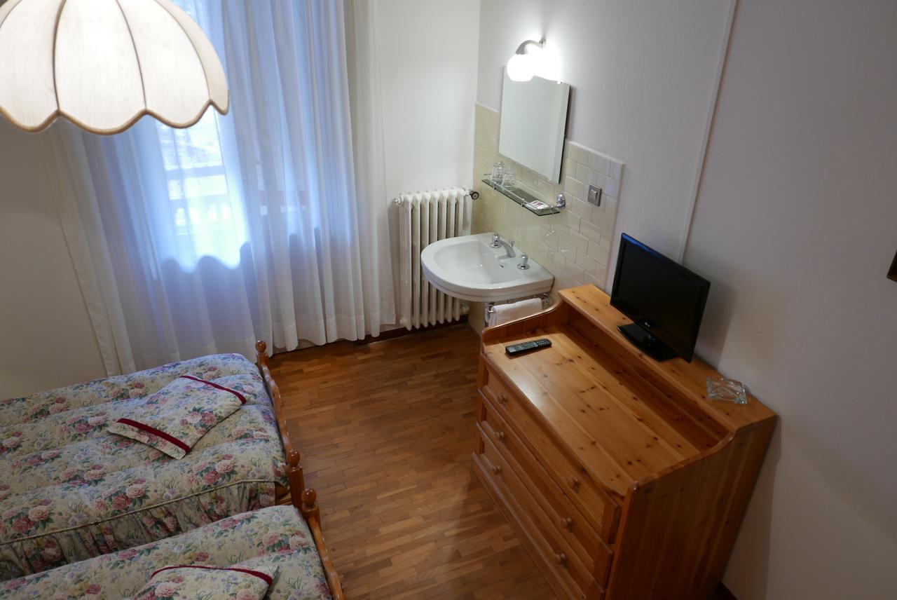 Hotel Fiames Cortina d'Ampezzo Exterior photo