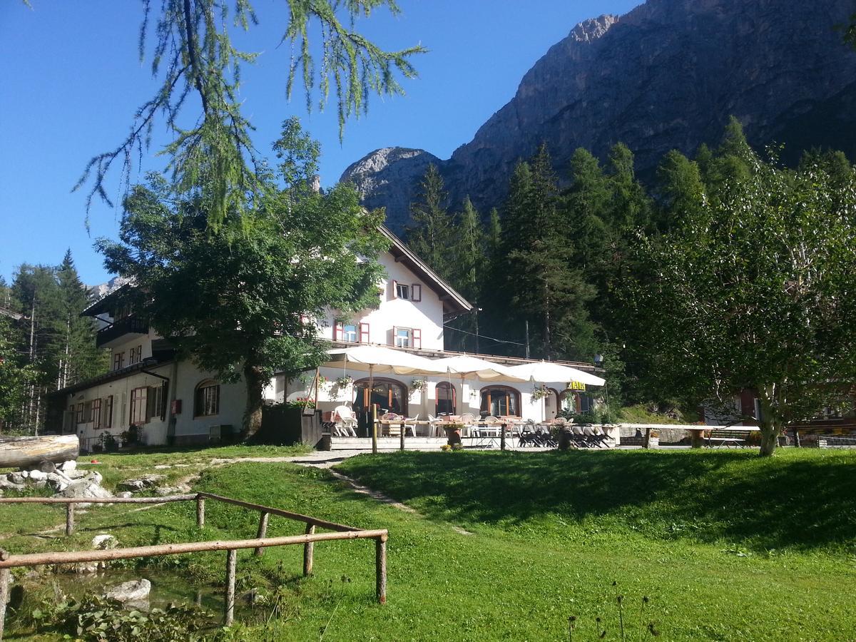 Hotel Fiames Cortina d'Ampezzo Exterior photo